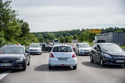 Schwaikheim: Zugmaschine brennt auf B14 vollstaendig aus